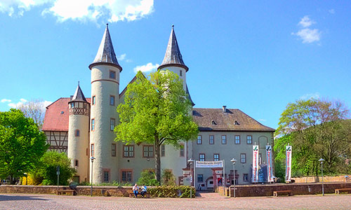Lohrer Schloss / Quelle: Wikipedia © Von Sven Teschke - Eigenes Werk, CC BY-SA 3.0 de, https://commons.wikimedia.org/w/index.php?curid=7565674
